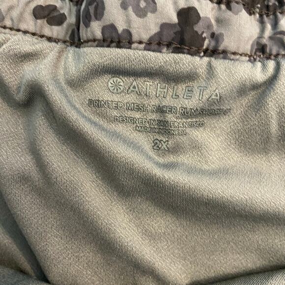 Athleta Women's Size 2X Gray Leopard Printed Mesh Racer Run 4" Athletic Short - Picture 4 of 9